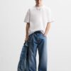 Relaxed fit dense cotton T-shirt. Round neck and short sleeves.