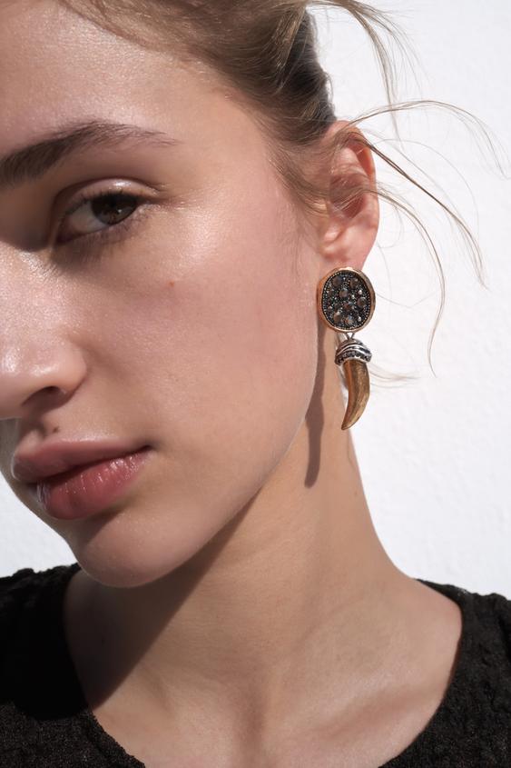 SPARKLY HORN EARRINGS