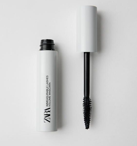 VOLUMIZING TINTED MASCARA